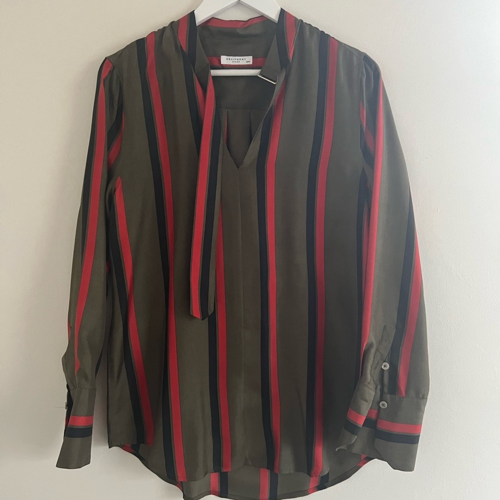 Equipment Blouse with neck buckle